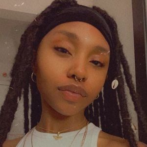 Meet your Posher, Yoni